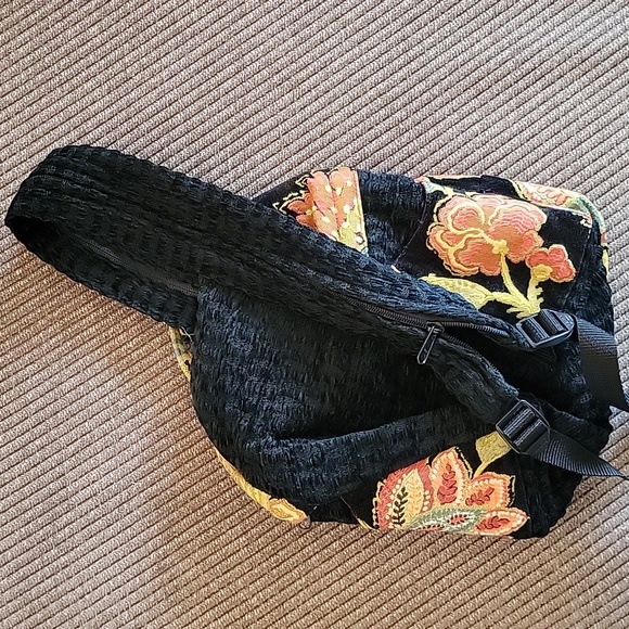 Small Vegan Convertible Boho Tapestry Backpack Sling Bag Purse 11×12.5 - Picture 2 of 7